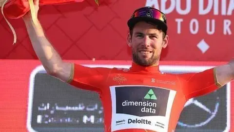 El británico Mark Cavendish celebra el liderato del Tour de Abu Dhabi. (Abu Dhabi Tour)