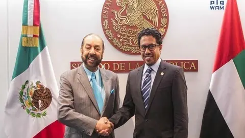 Un momento del encuentro entre el embajador de EAU y el senador mexicano.