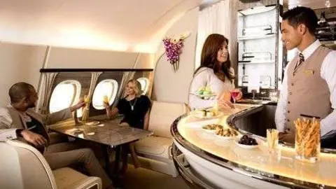 Una imagen del nuevo salón del Airbus A380 de Emirates.