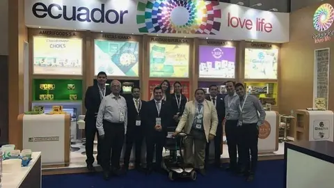 Empresarios y representantes de la oficina de Pro Ecuador en Dubai durante la Gulfood 2017. (Cedida)