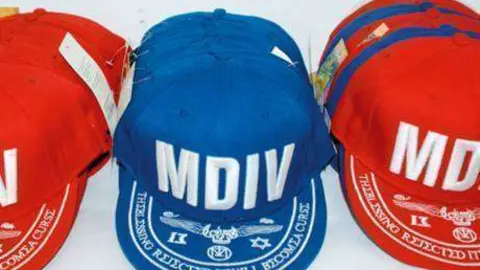 Gorras confiscadas en el emirato de Fujairah.