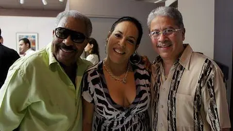 A la derecha, Willie Sotelo, pianista de El Gran Combo de Puerto Rico.