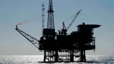 Una plataforma petrolera.