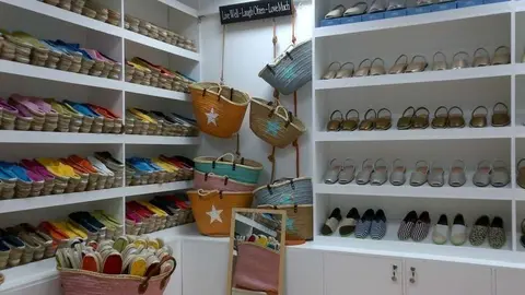 Aspecto de una tienda del Pabellón de España en Global Village