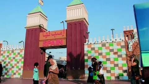 Portada del Pabellón de España en Global Village de la temporada 2013-2014. (EL CORREO)