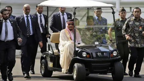 El rey Salman durante su visita a Malasia.