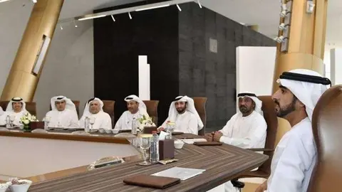 El jeque Hamdan durante la reunión en la Casa de la Unión de Dubai.