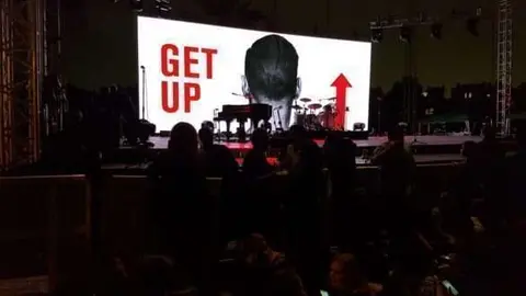 Escenario del concierto de Bryan Adams en Doha.