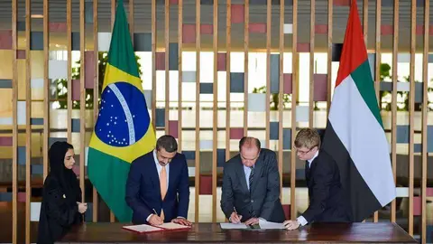 Firma de acuerdos entre Sheikh Abdullah Bin Zayed Al Nahyan y Aloysio Nunes en Brasil.
