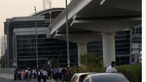 Una imagen de Twitter de las personas agolpadas en la estación de metro.