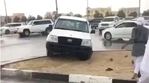 Una captura del vídeo de conducción imprudente en Abu Dhabi.