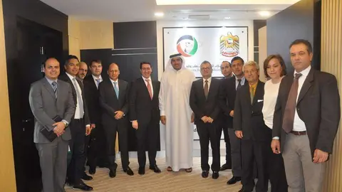 El embajador Al-Fayez junto a funcionarios del Instituto Colombiano Agropecuario (ICA), Procolombia y empresarios del sector durante su visita a Emiratos Árabes. (Cedida)