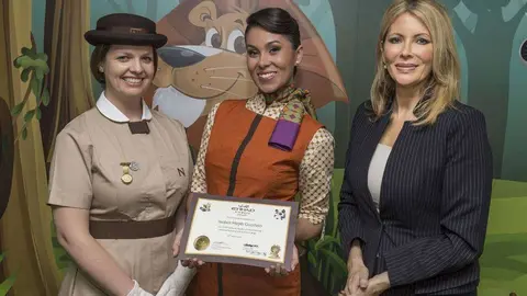 La española Isabel Moya, primera por la izquierda.