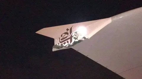 El portal sobre aviación Fligth.org publicó esta fotografía de lo que parecen ser los daños en el avión de Emirates accidentado en Singapur. (Flight Twitter)