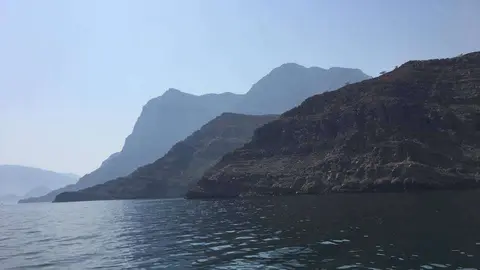 Una imagen de la frontera de Emiratos Árabes con Omán. (EL CORREO)