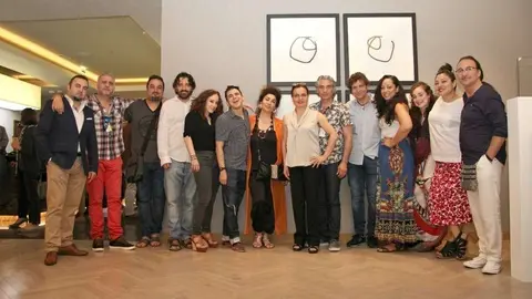 Soledad Barrio junto al director de Antígona, Martín Santagelo, y a parte de los artistas con los que subirá al escenario de la Universidad de Nueva York de Abu Dhabi. (EL CORREO) 