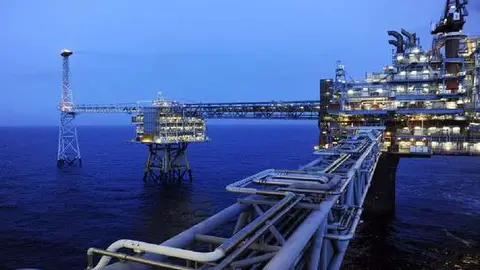 El precio del petróleo termina la semana al alza.
