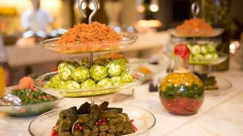 Bufé de Iftar en el salón Al Manzil. (Cedida)