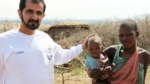 Sheikh Mohammed, durante una misión humanitaria. (@HHShkMohd, Twitter)