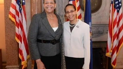 La jueza Sheila Abdus-Salaam a la derecha de la imagen. 