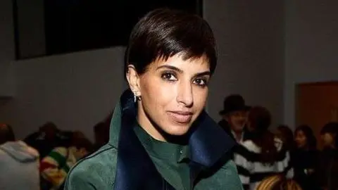 La princesa Deena Aljuhani Abdulaziz asiste a un desfile de moda en Nueva York. (Ben Gabbe / Getty Images)