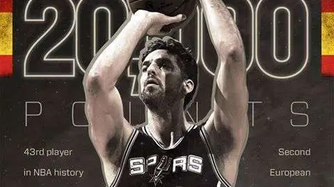 El español Pau Gasol ha publicado esta imagen en su cuenta de Facebook celebrando sus históricos 20.000 puntos en la NBA.