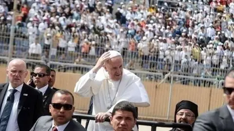El Papa Francisco durante la misa en El Cairo.