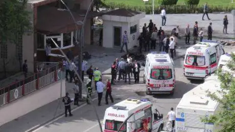 Las ambulancias turcas en el lugar del siniestro.