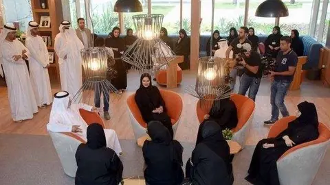 El ministro de Cultura de EAU durante la apertura del Café de la Felicidad.