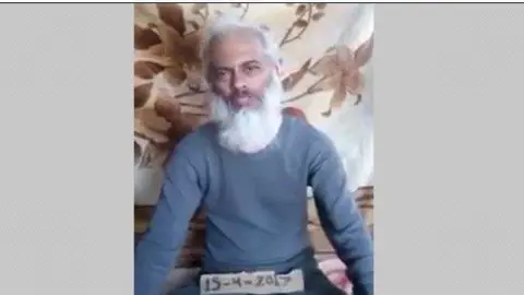 El sacerdote aparece en el vídeo bastante deteriorado.