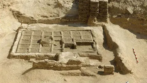 Restos arqueológicos encontrados por egiptólogos españoles en Luxor, Egipto.