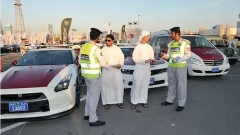 Policías de Tráfico del emirato de Abu Dhabi.