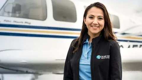 La joven piloto afgana residente en EEUU.