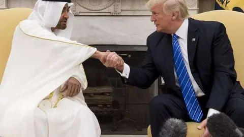 El presidente de EEUU y el príncipe heredero de Abu Dhabi en el Despacho Oval. (WAM)