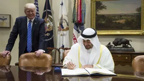 Donald Trump y el jeque Mohamed Al Nahyan. (Wam)