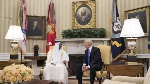 Donald Trump y el príncipe heredero de Abu Dhabi este lunes en la Casa Blanca.