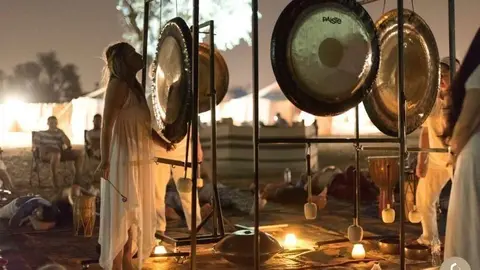 Concierto de música en el desierto de Sharjah. (Mughamarat Adventures)
