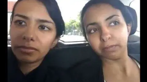 El vídeo de las dos hermanas saudíes se volvió viral.