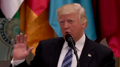 Donal Trump, durante su discurso ante los líderes árabes en Riad.
