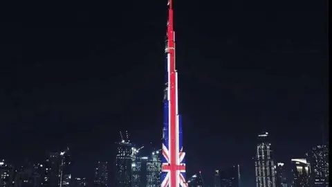 El Burj Khalifa con los colores de la bandera británica. (Dubai Media Office)