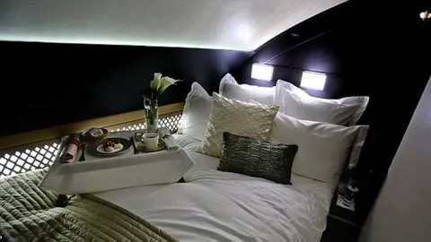 Dormitorio de La Residence en Etihad Airways.