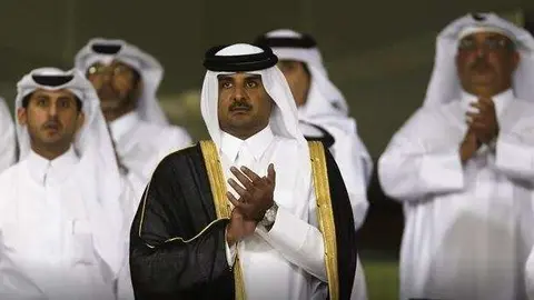 En el centro de la imagen de Reuters, el emir qatarí, el jeque Tamim bin Hamad al Zani
