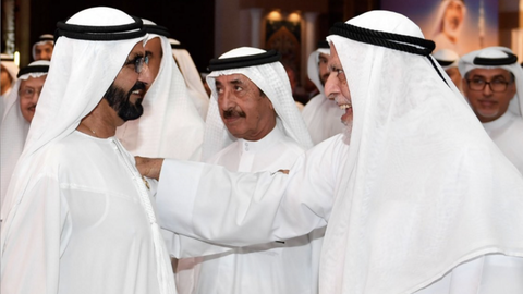 El jeque Mohamed Al Maktoum saludando en un acto. (Twitter)