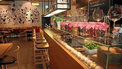 Una imagen del restaurante español Salero. (EL CORREO)