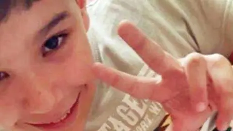 Una imagen del menor encontrado sin vida. (Gulf News)