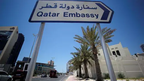 Indicador de la embajada de Qatar en Manama, capital de Barhéin. (Reuters)