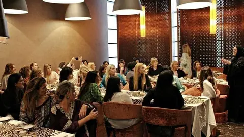 La presidenta Carmen Almuni habla durante el iftar. (Cedida)