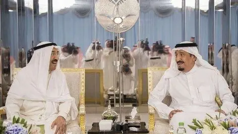 El emir de Kuwait y el rey de Arabia Saudita este martes en Jeddah.
