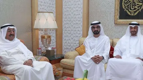 El emir de Kuwait, el gobernador de Dubai y el príncipe heredero de Abu Dhabi en el palacio Zabeel.