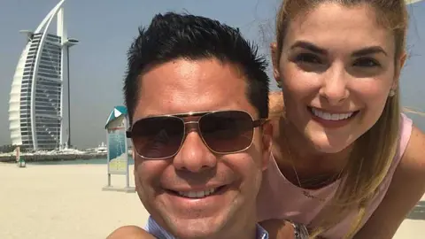 Luis Carlos Vélez y Siad Chad, ante el Burj Al Arab. (@luvelez)